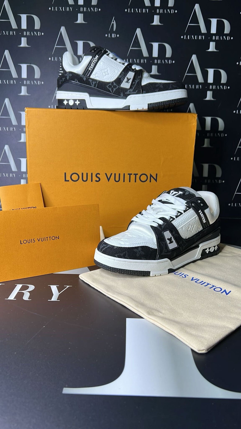 LOUIS-VUITTON  TRAINER